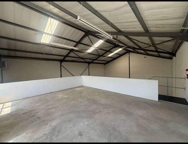 240M² WAREHOUSE TO LET IN FIRGROVE